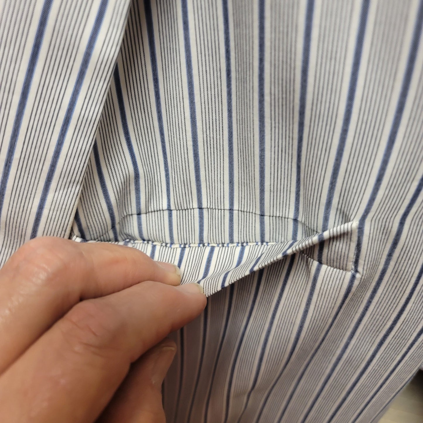 Vince. Striped blazer Mens Size large Navy Light Blue 2 button Front 100% cotton