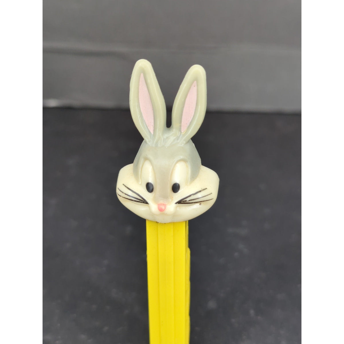 Vintage 1999 Bugs Bunny PEZ Dispenser Looney Tunes Yellow Stem Collectible