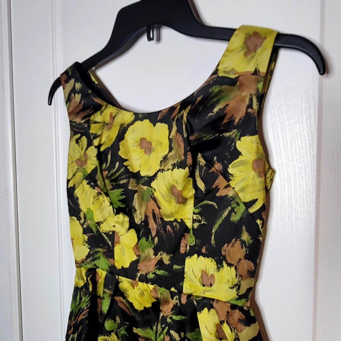 Vintage Teng's Shanghai 1950s Cocktail Sleeveless floral Dress small/XS.