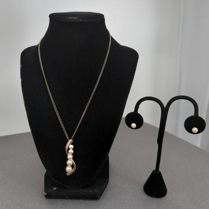 Vintage Fashion Necklace faux encased pearl Pendant with matching earrings