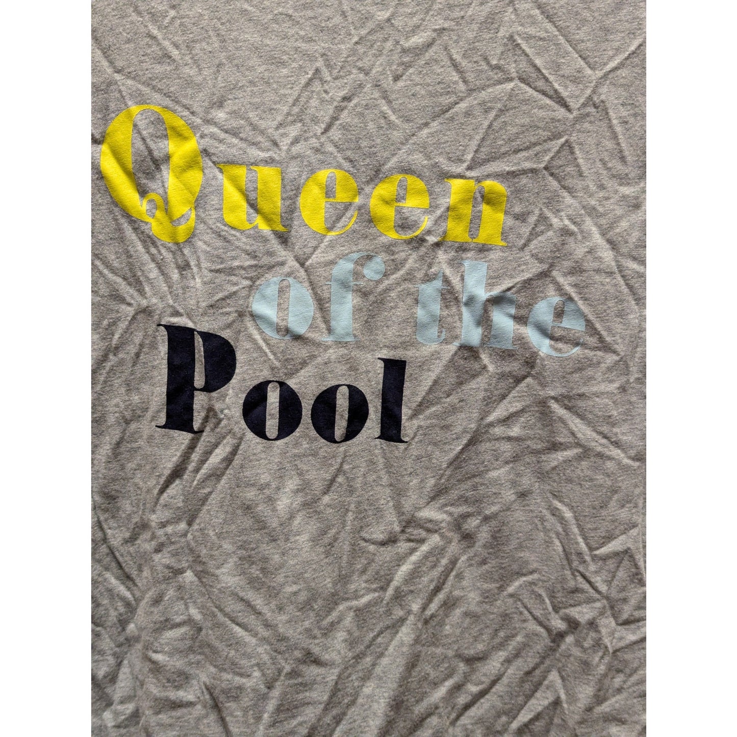 1901 Gray "Queen of the Pool" Graphic Short Sleeve T-Shirt Size Medium