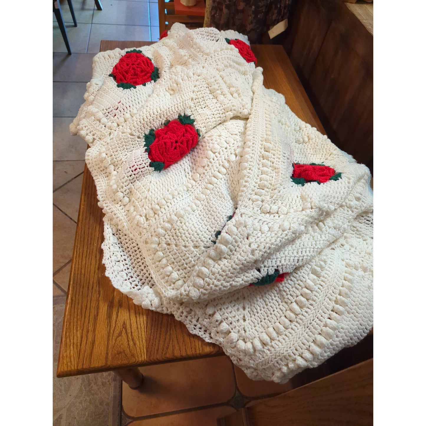 Handmde 96" x 116" King Rose 3D Blanket w/3 pillows white red green Afghan