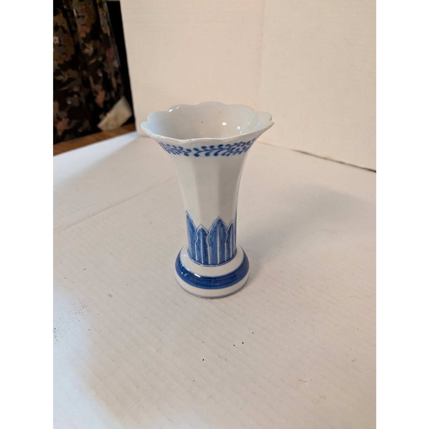 Vintage Blue and White Porcelain Flared Scalloped Trumpet Vase Thailand 6.25"