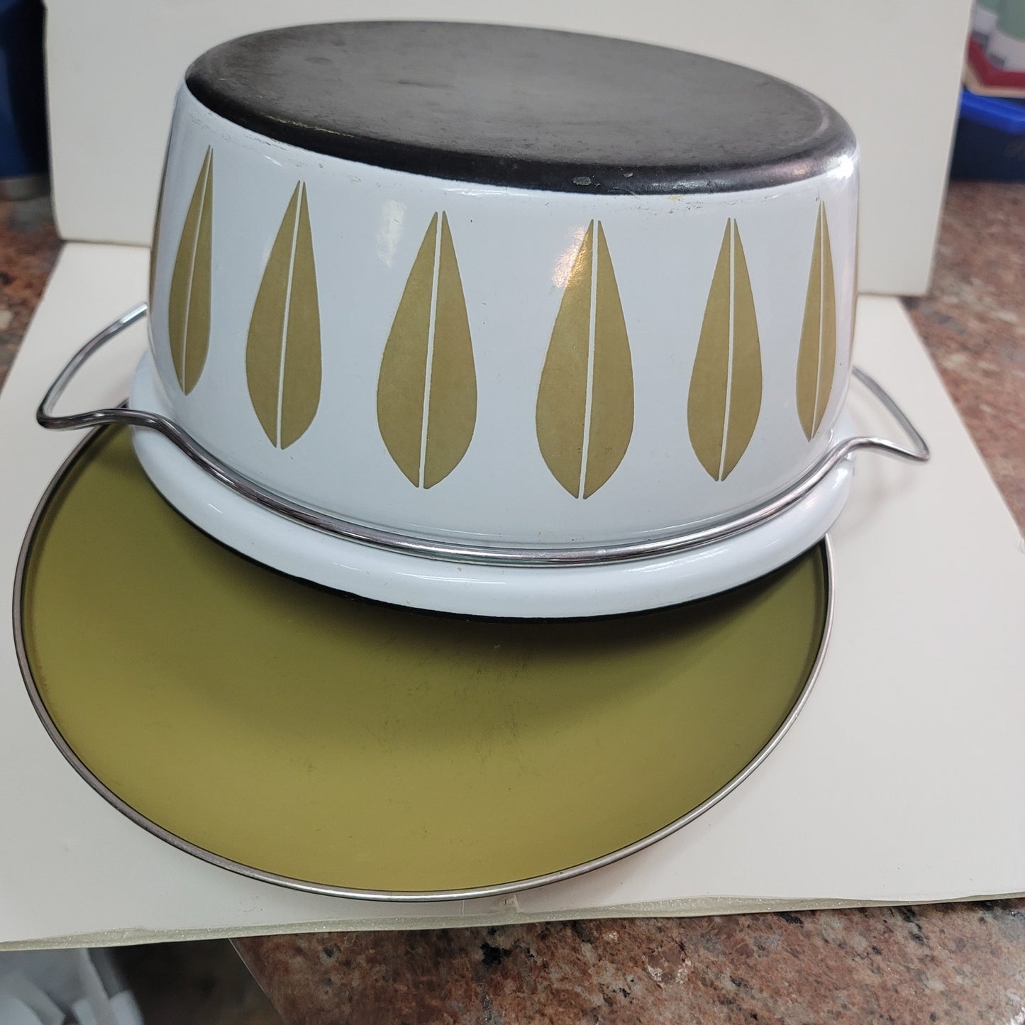 Catherine Holm Large covered pot handles green cream MCM 4 qt. dutch oven enamel