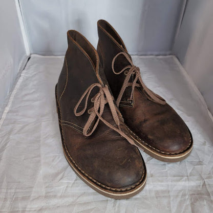 Clarks Chukka Boot Dark Brown leather lace up rubber sole  Size 8.5M