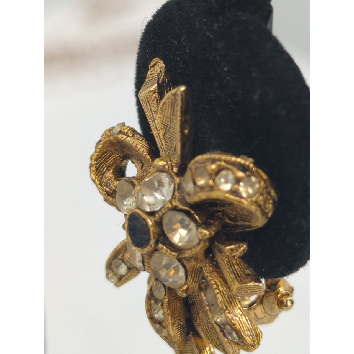 Vintage Gold Leaf Rhinestone Bow Clip On Earrings French Country Chic Statements