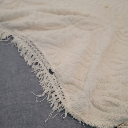 VINTAGE Queen White Cotton Chenille fringed blanket Rounded hem 100" x 92"