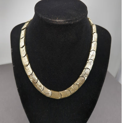 Vintage Fashion Necklace Lisner Brushed Gold-Tone Scalloped Link Collar