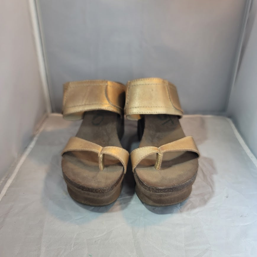 OTBT Brookfield gold leather suede wedge sandals size 10 Split peep toe shoes