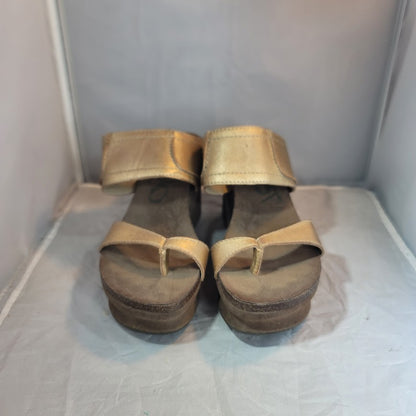 OTBT Brookfield gold leather suede wedge sandals size 10 Split peep toe shoes