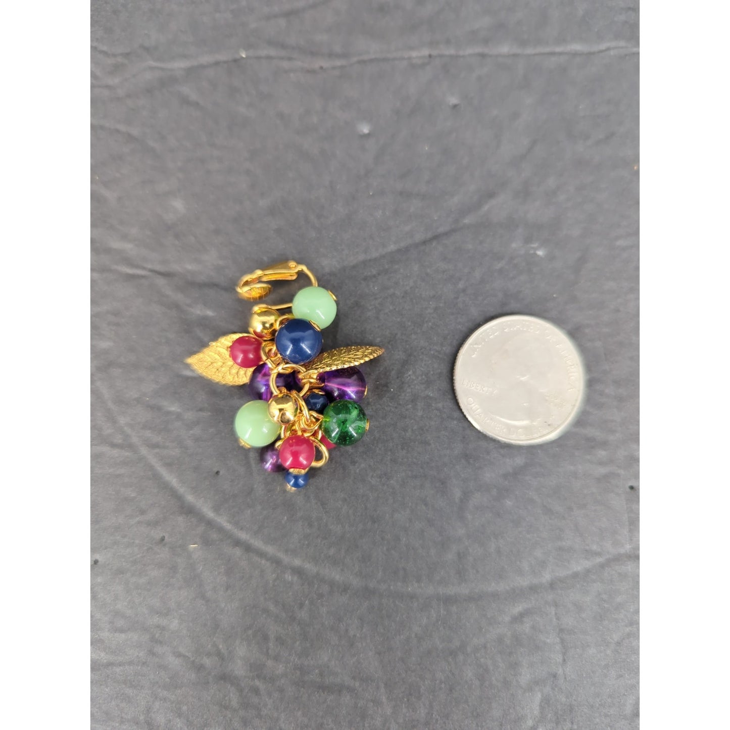 Vintage Avon Gold Tone Pearl Accent Floral Wreath Clip On Earrings Dangle Beads