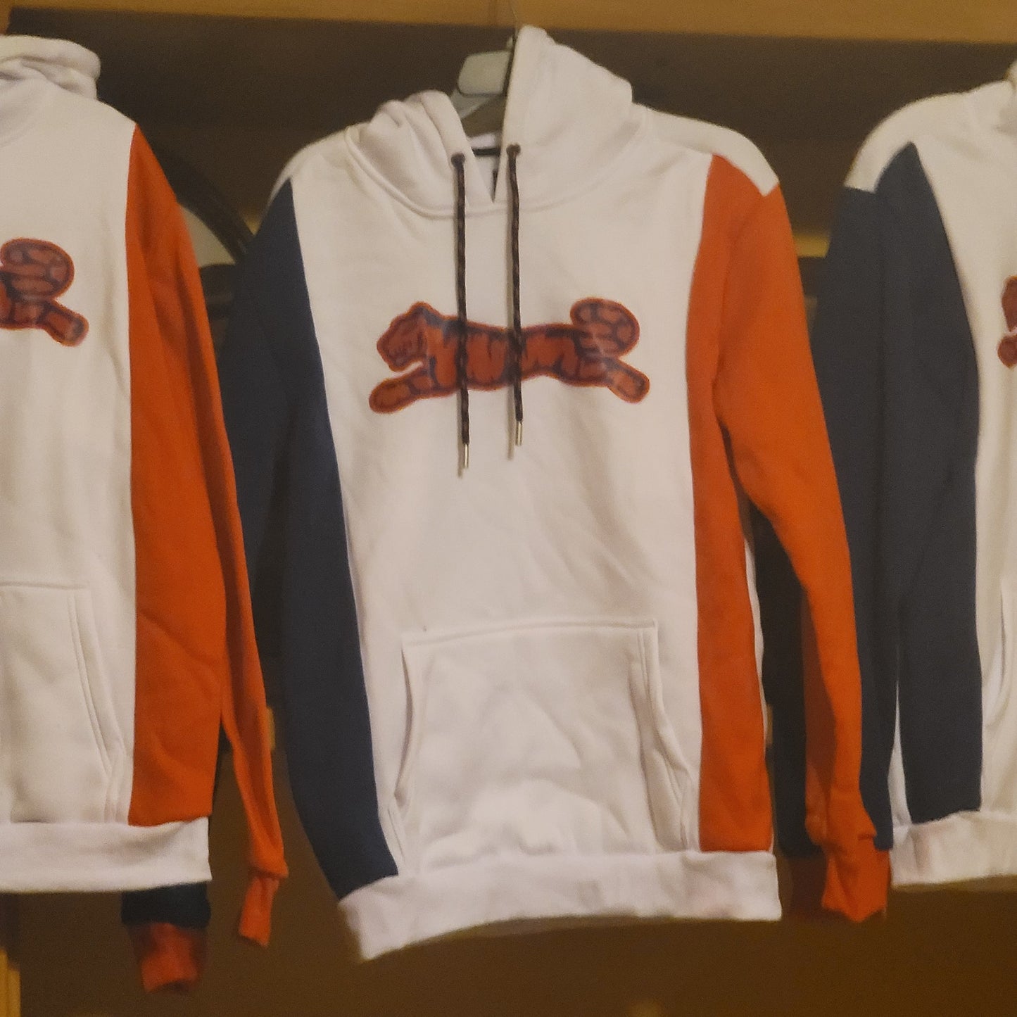 Le TIGRE Hoodie sweatshirt Men’s Medium red white and blue kANGAROO POCKET $79