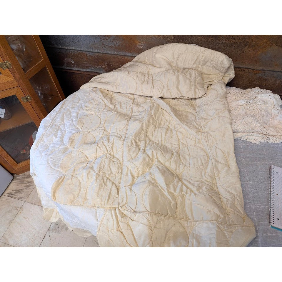 Vintage Cream Circle MCM quilted coverlet bedspread Full Double Drop Sides