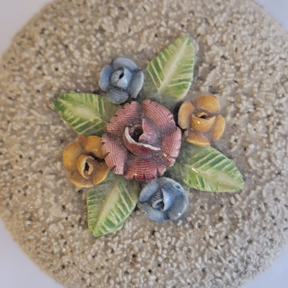 Vintage round trinket stash vanity powder box ceramic flowers spaghetti texture