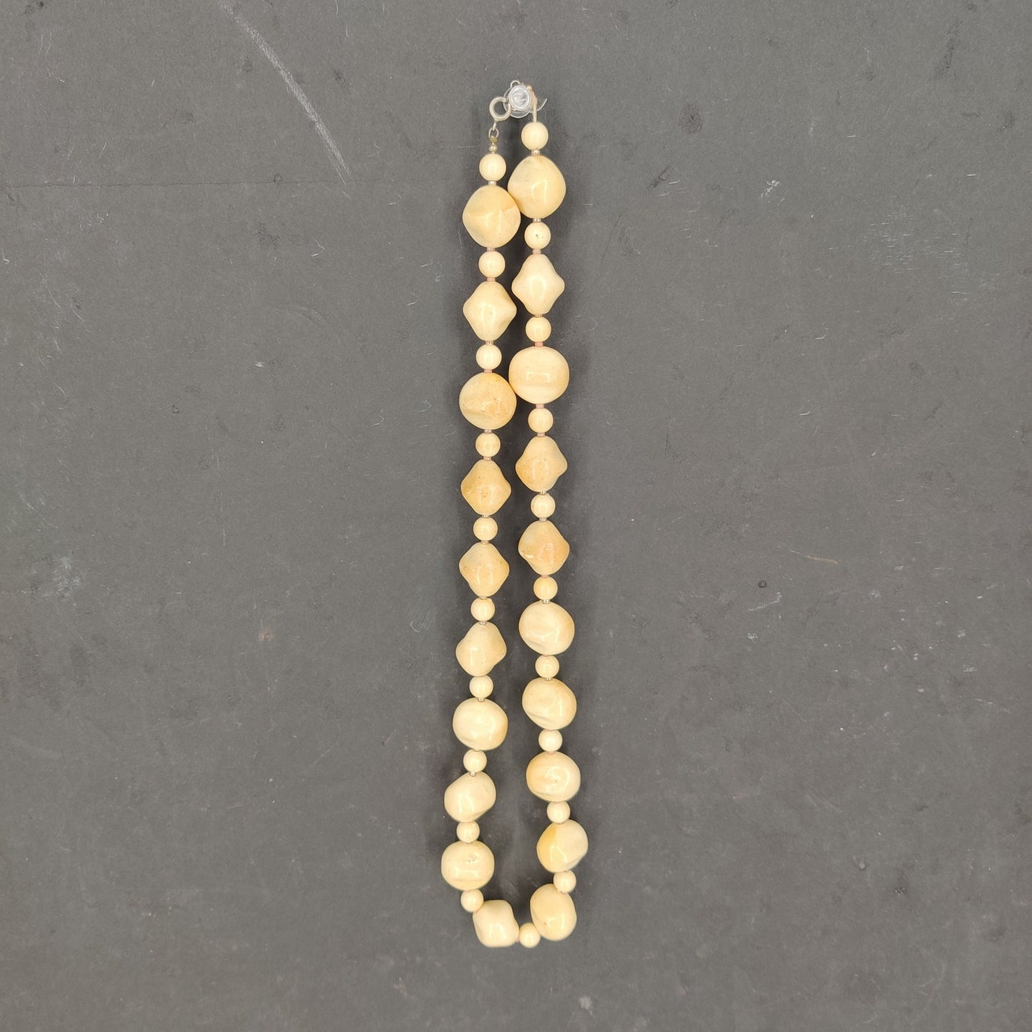 Vintage Mid Century Cream Marbled Disc Statement Necklace 16 Inch