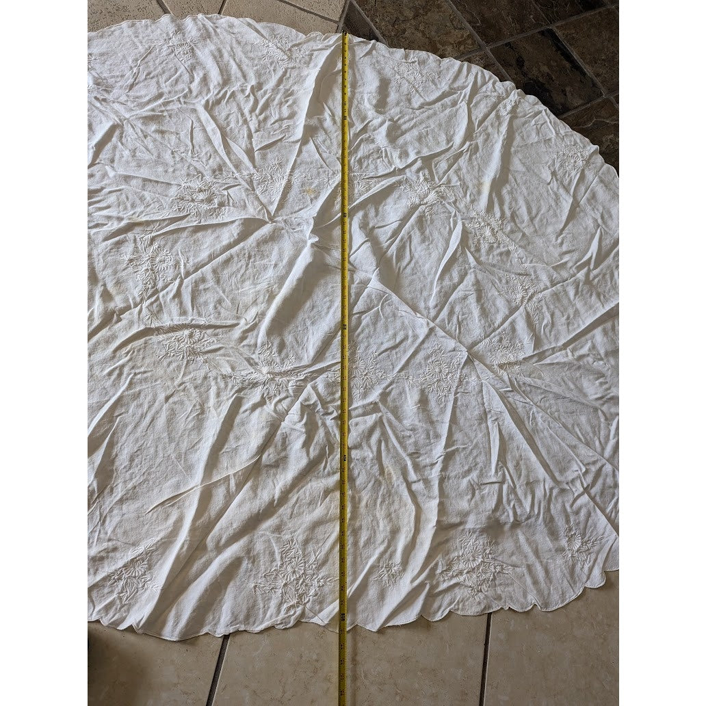 Oval linen Ivory vintage Tablecloth finish scallop edge Floral Raised Embroidery