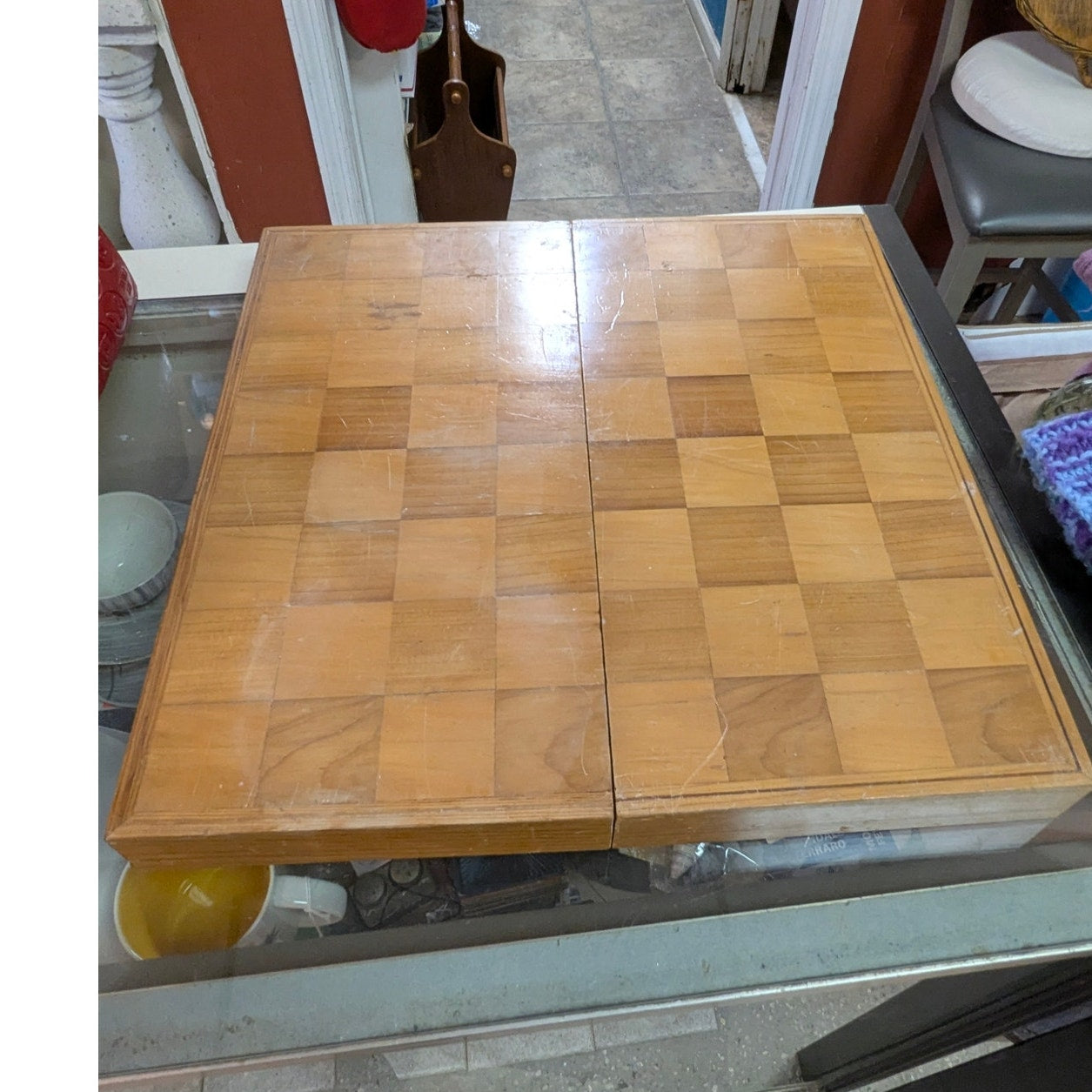 Vintage Hand-Carved Alabaster Chess Set – Rose & White Marble Pieces damaged