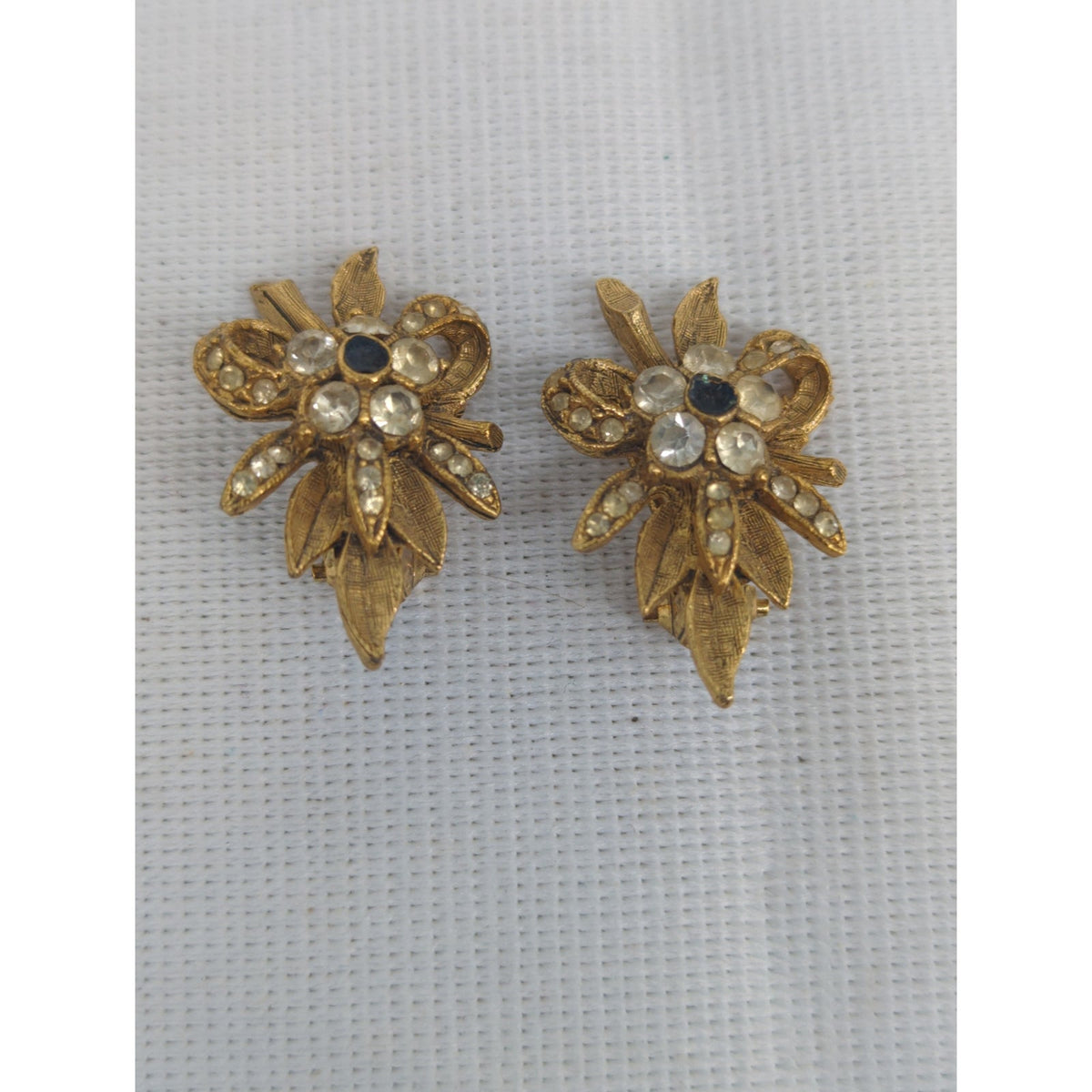 Vintage Gold Leaf Rhinestone Bow Clip On Earrings French Country Chic Statements