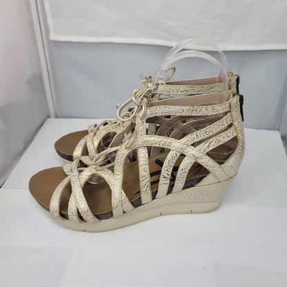 OTBT Size 8.5 Nomadic Leather Women Shoes Heels Back Zip Gold Cream Wedge Sandal