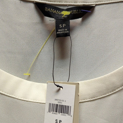 NWT Banana Republic Size Small Petite Career Off-White Trimmed Scoop Neck Blouse