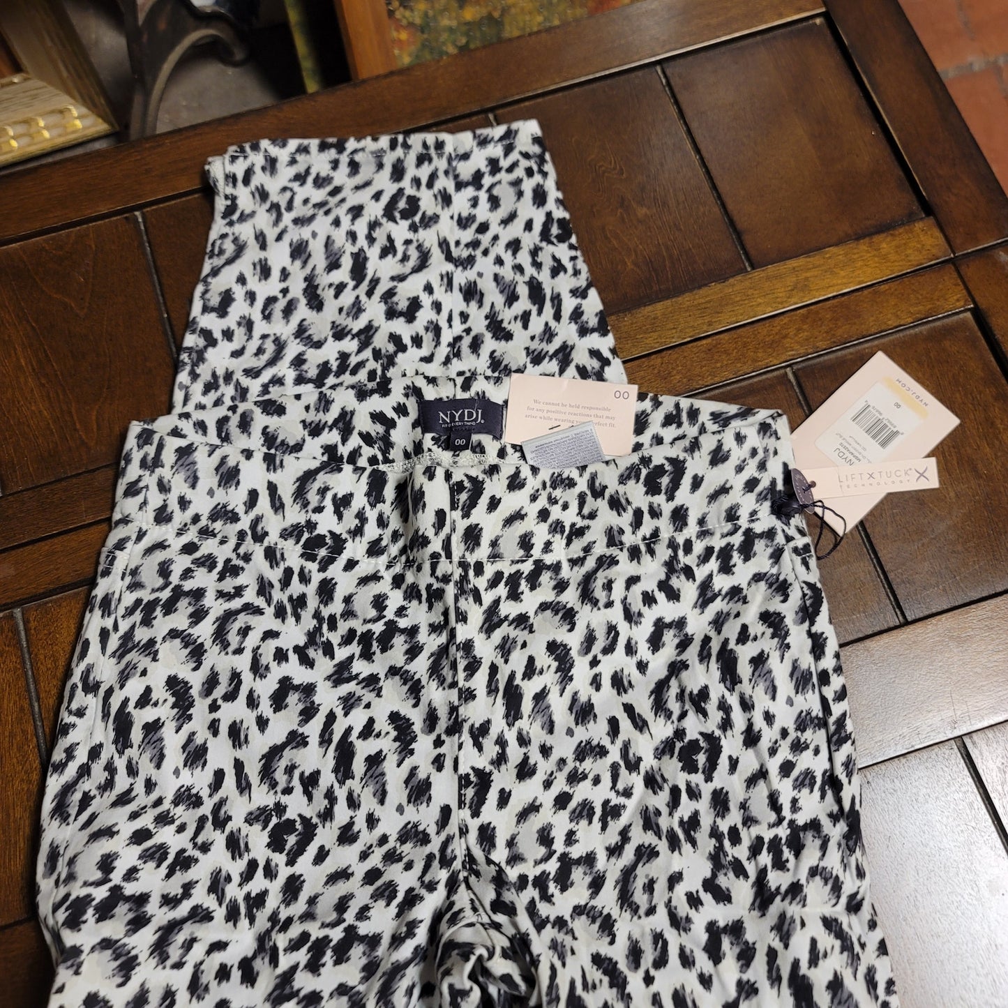NYDJ Leopard Print Split Ankle Stretch Pants 00 womens Jeans Pull On