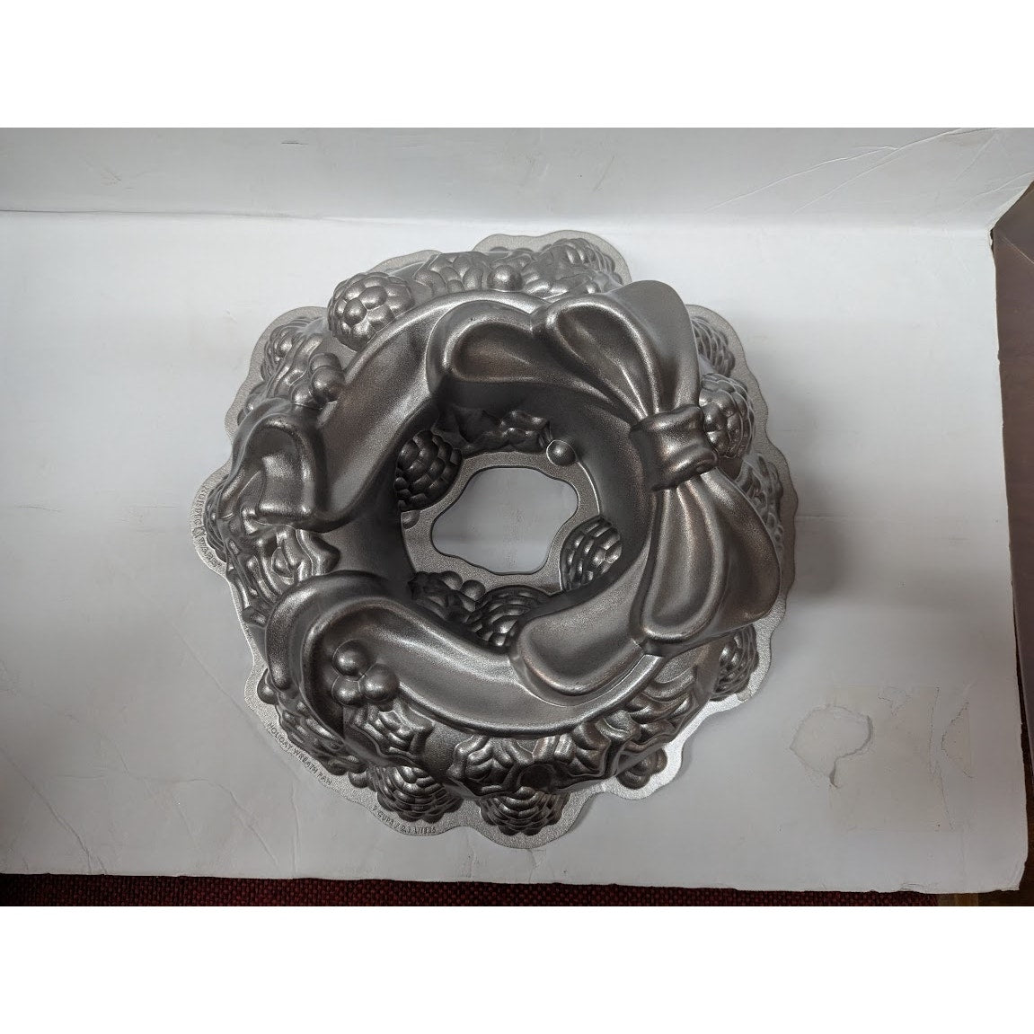Nordic Ware Holiday Wreath Bundt Pan 9 cups 2.1 liters NEW cake Christmas $149