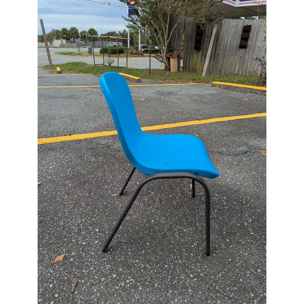 Secondhand Sandies: Vintage kids chair school