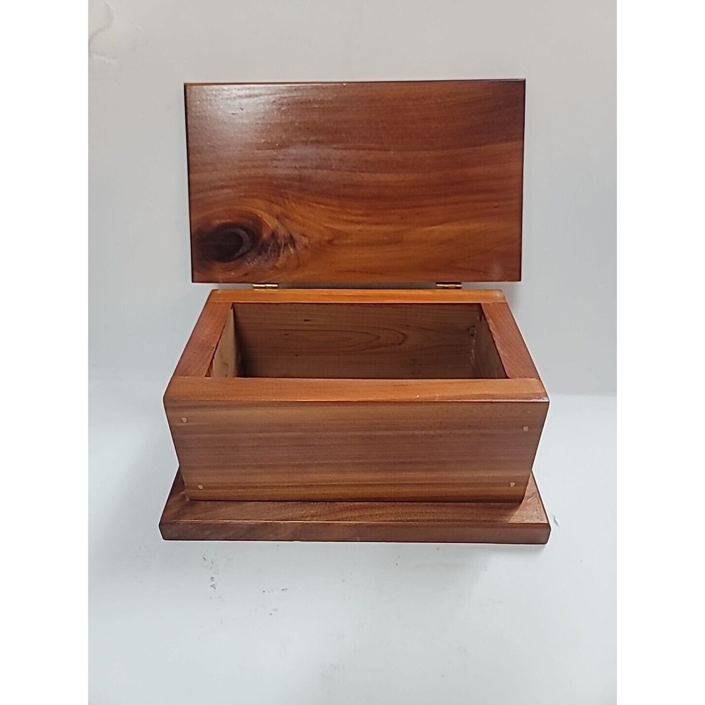 VINTAGE HAND CRAFTED HINDGED LID WOODEN CEDAR BOX 8x5x4.5 Stash Trinket HIDEAWAY