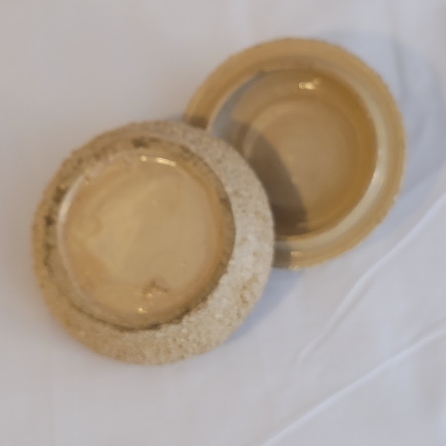 Vintage round trinket stash vanity powder box ceramic flowers spaghetti texture