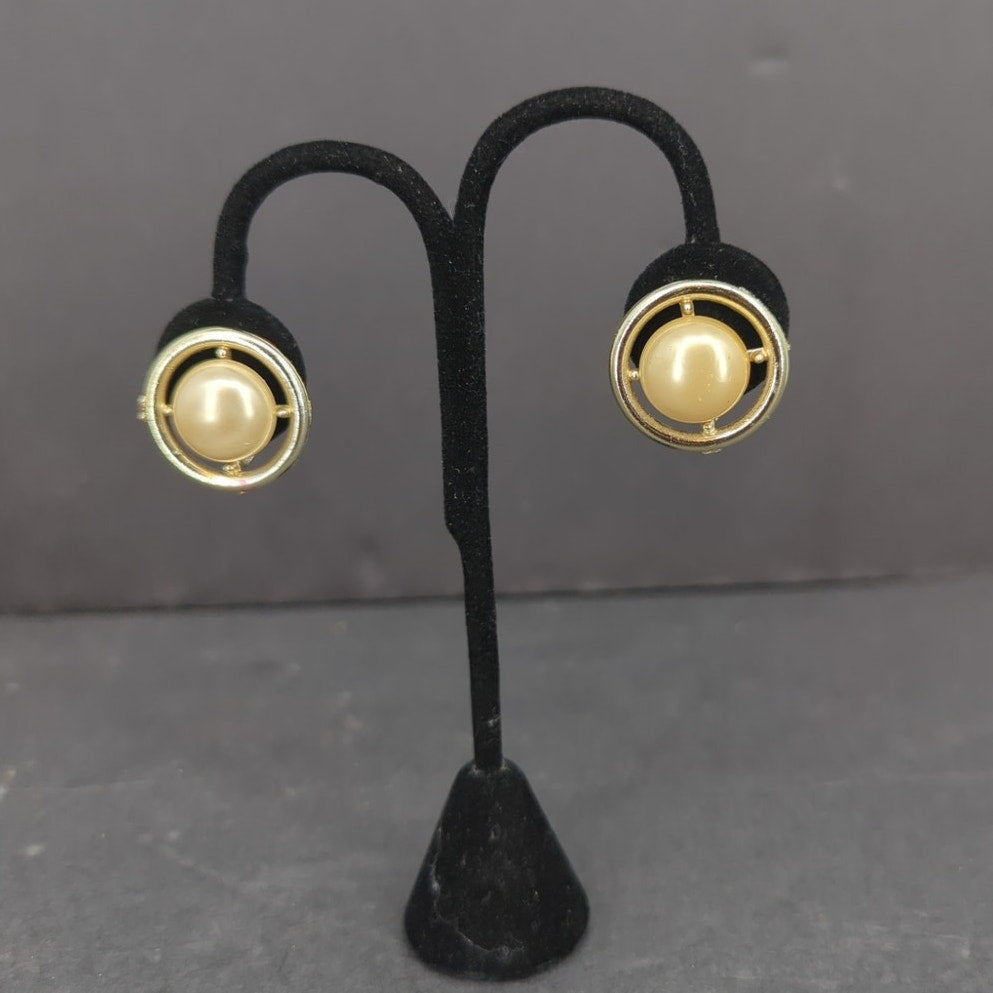 Vintage Gold Tone Faux Pearl Clip On Earrings Retro Statement Jewelry