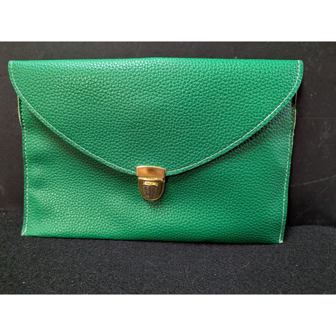 Vegan Pebbled Leather Conververtible Clutch Purse Shoulder Bag gold chain clasp