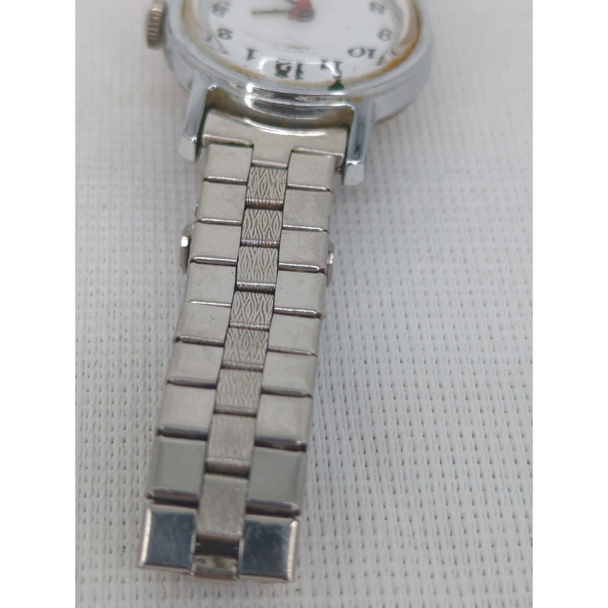 Vintage Timex Manual-Wind Mechanical Watch with Stainless Steel Expansion Band