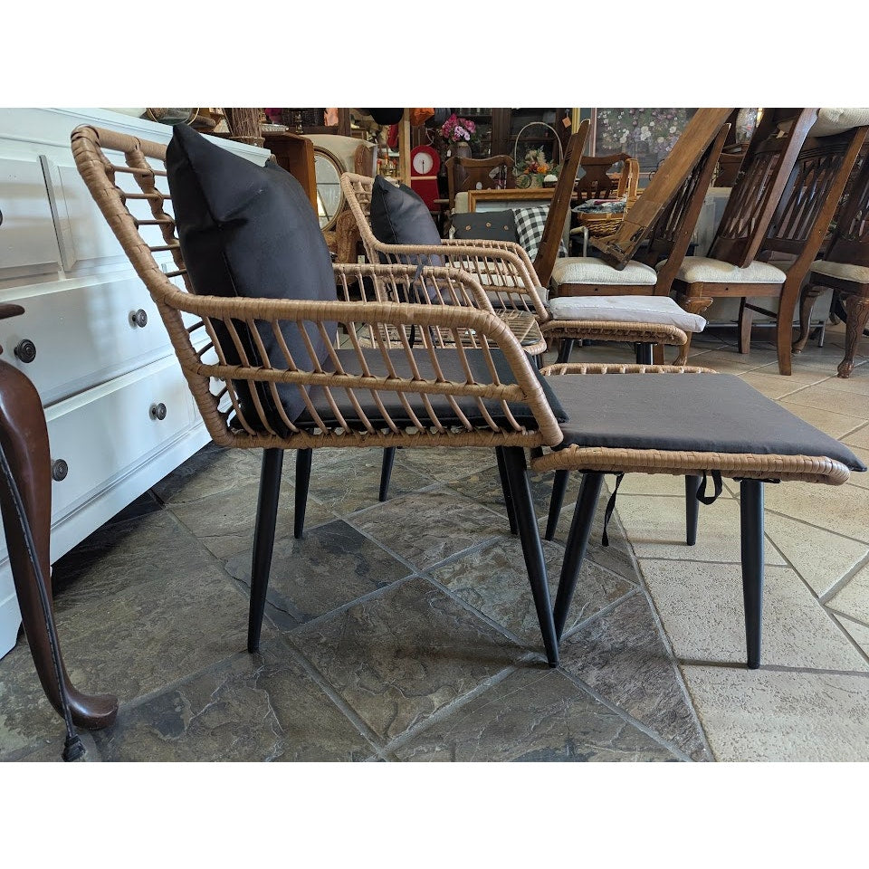 Secondhand Sandies:  5 pc. Outdoor patio chair w/ footstool and table