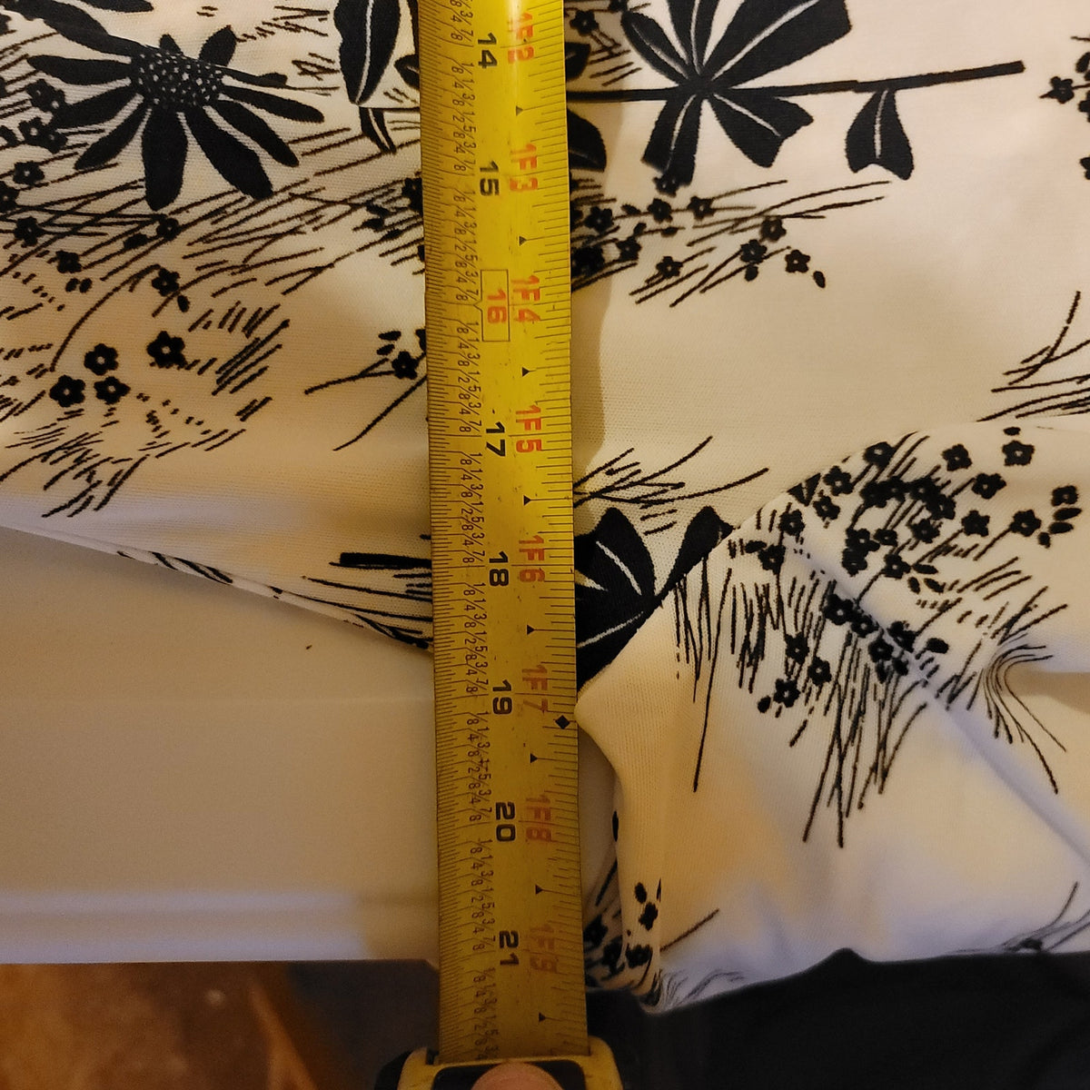 Vintage blackwhite polyester Jumpsuit LARGE Long Sleeve Obi Belt Full Zip Floral