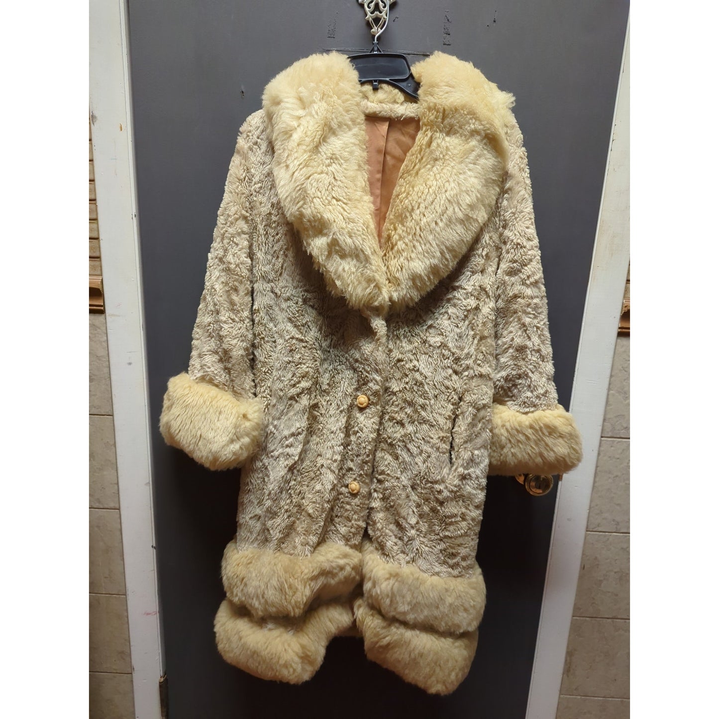 Mob Wife Luxe Sears Fashion Faux Fur Coat Cream Salmon Satin Liner