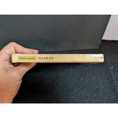 Vintage Folger Library General Readers Shakespeare: Hamlet Mass Market Paperback