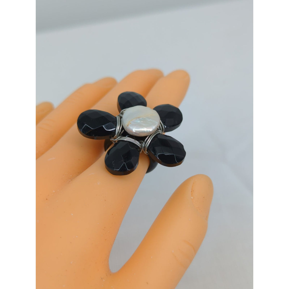 Vintage Black Faceted Acrylic Flower Statement Ring Faux Pearl Y2K Size 9