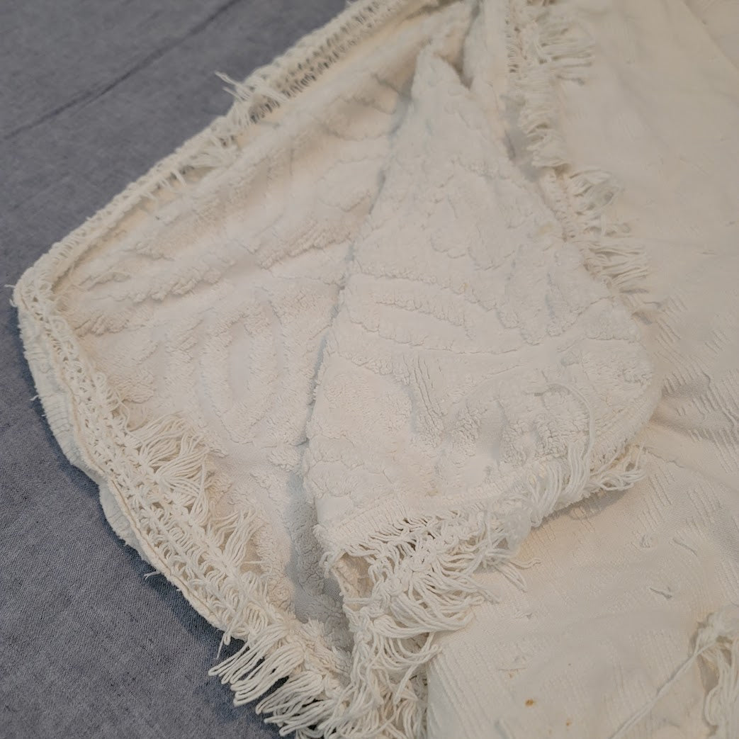 VINTAGE Queen White Cotton Chenille fringed blanket Rounded hem 100" x 92"