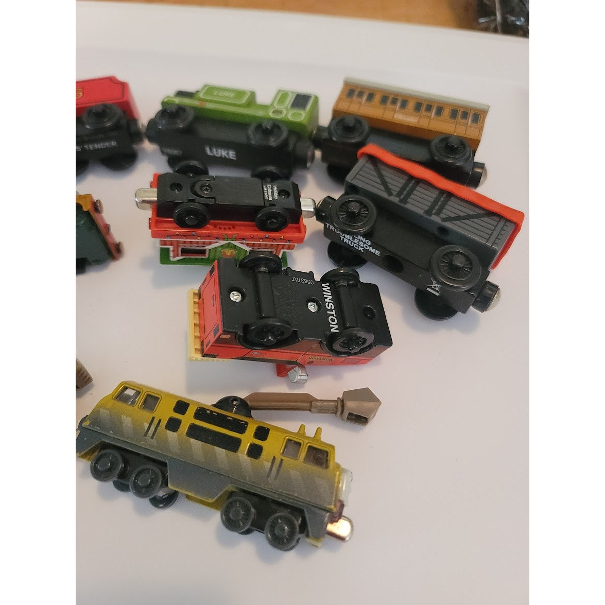 Lot 10  Pre-owned Vintage Thomas & Friends Train Various Magnetic Wood Plastic