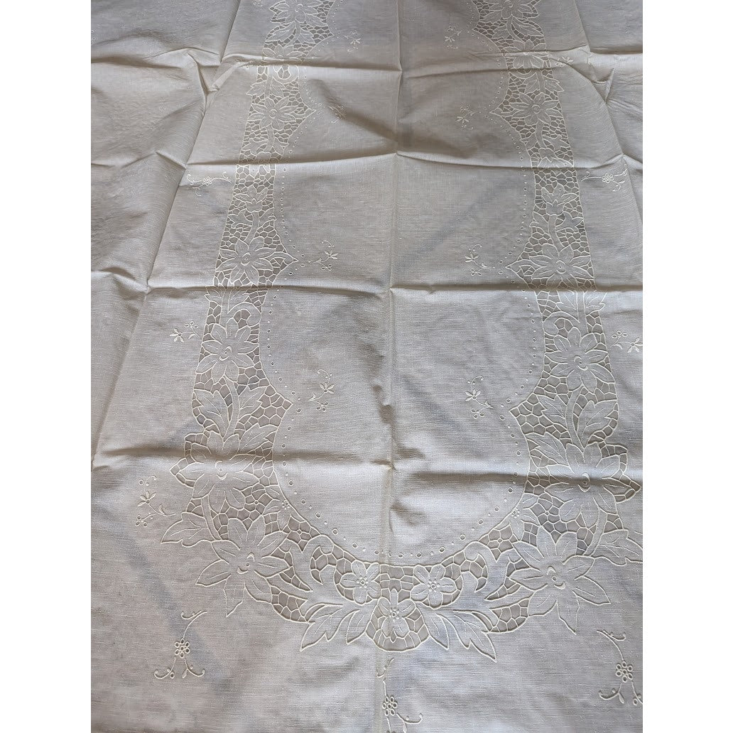 Vintage plastice WIPEABLE oval table cloth faux embroidery pattern 55" x 88"