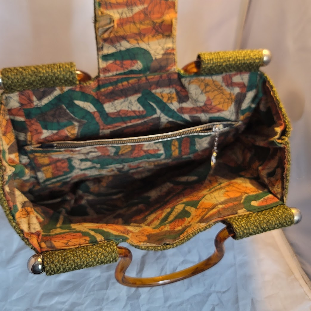 Vintage Woven Avocado Green Tortoise Lucite Handle Twist Lock Purse Bag Tote