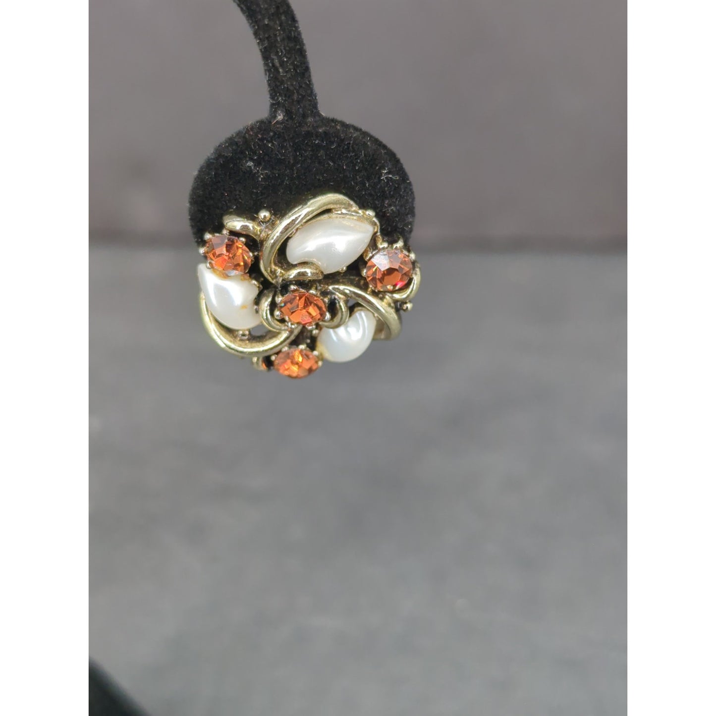 Vintage 1960s Mid Century Lisner Faux Pearl Floral Wreath Clip On Earrings