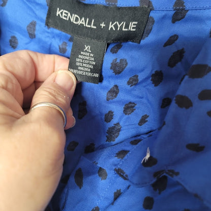 New kENDALL Kylie Size XL Blue Black blouse Button Up Raw Hem