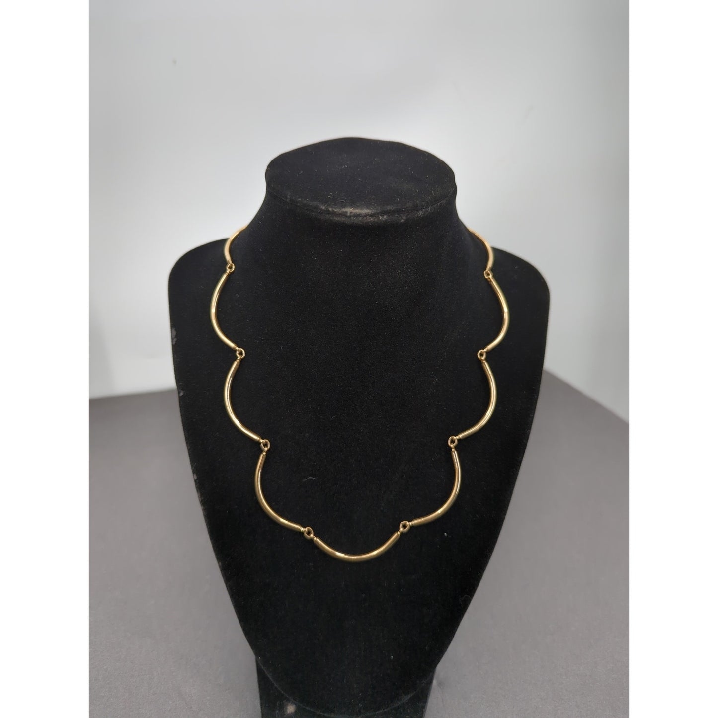 Vintage Fashion Necklace Sarah Coventry Gold-Tone Scalloped Wave Link
