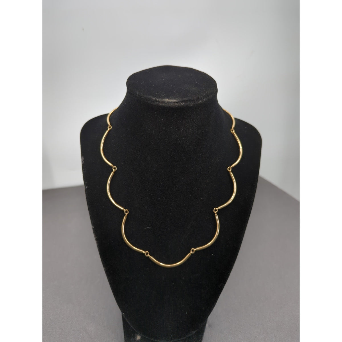 Vintage Fashion Necklace Sarah Coventry Gold-Tone Scalloped Wave Link
