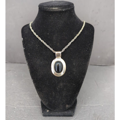 Vintage Silver Tone Oval Black.White Inset Pendant Necklace Set Interchangeable