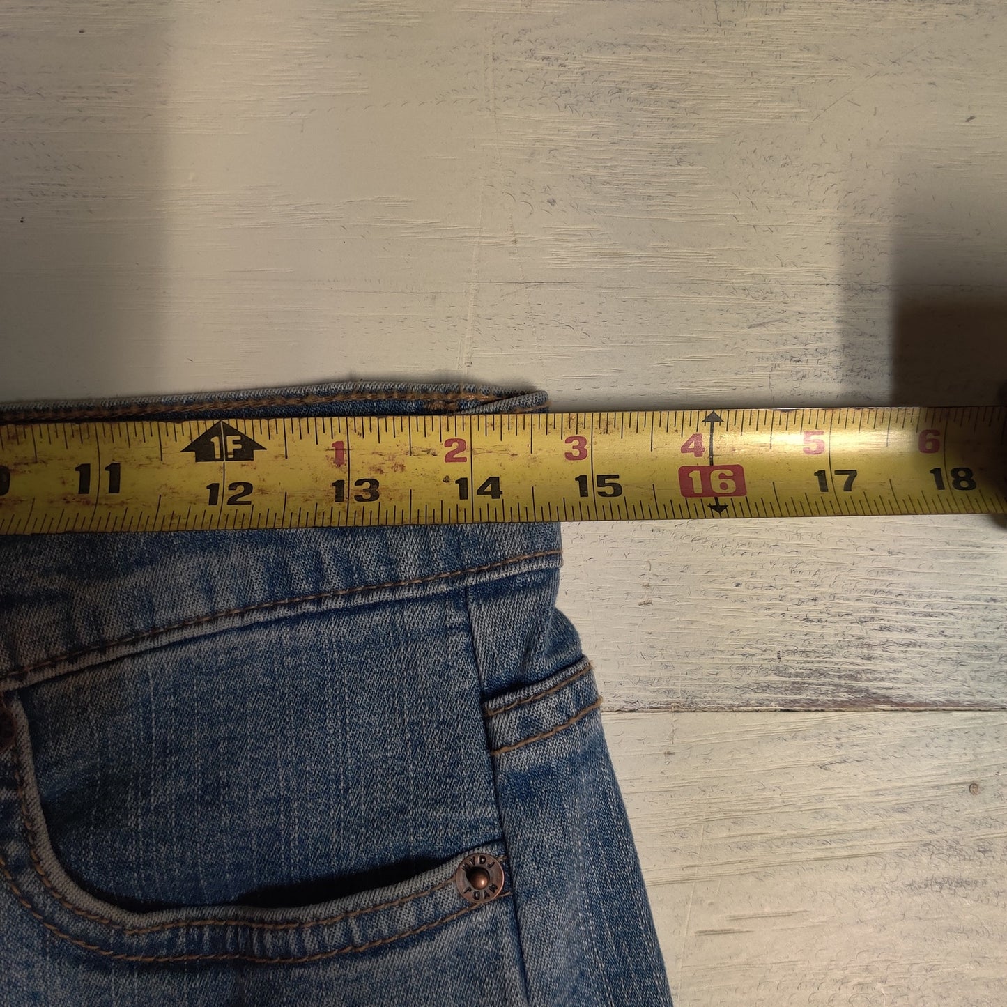 NYDJ Tummy Tuck Jeans Womens 6 Straight Leg Medium Wash Stretch Denim Made USA