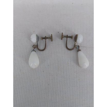 Vintage Mid Century White Milk Glass Teardrop Screw Back Earrings Wedding Classy