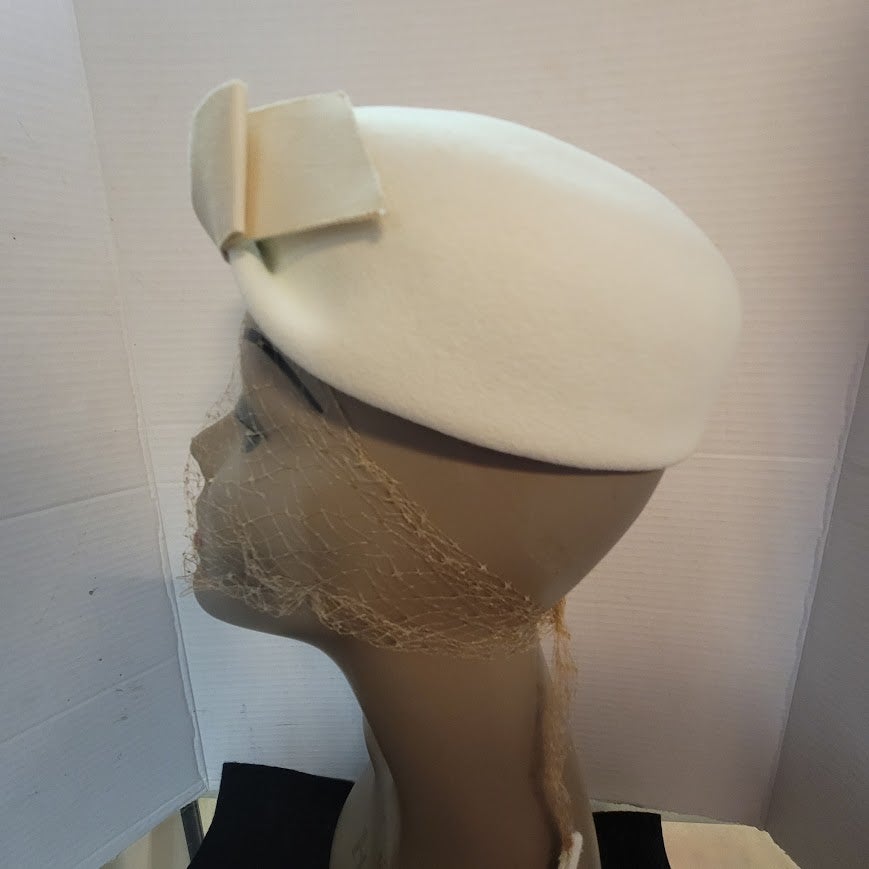 Vintage 1950s Cream Wool Felt Pillbox Hat Valerie Modes Rhinestone Bow Brooch