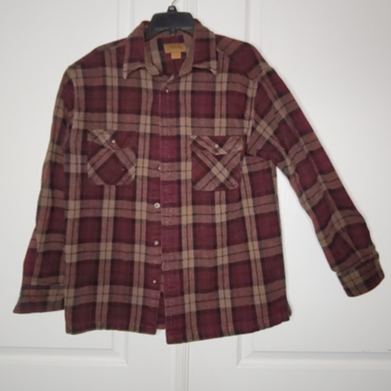 Heavy 100% Cotton Size Large St. Johns Bay burgundy oak plaid long sleeve Shirt